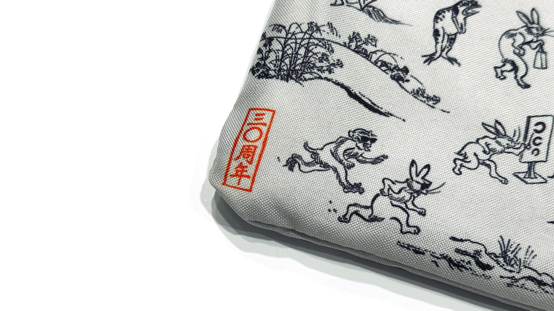 999.9 ブランド設立30周年を記念するノベルティ