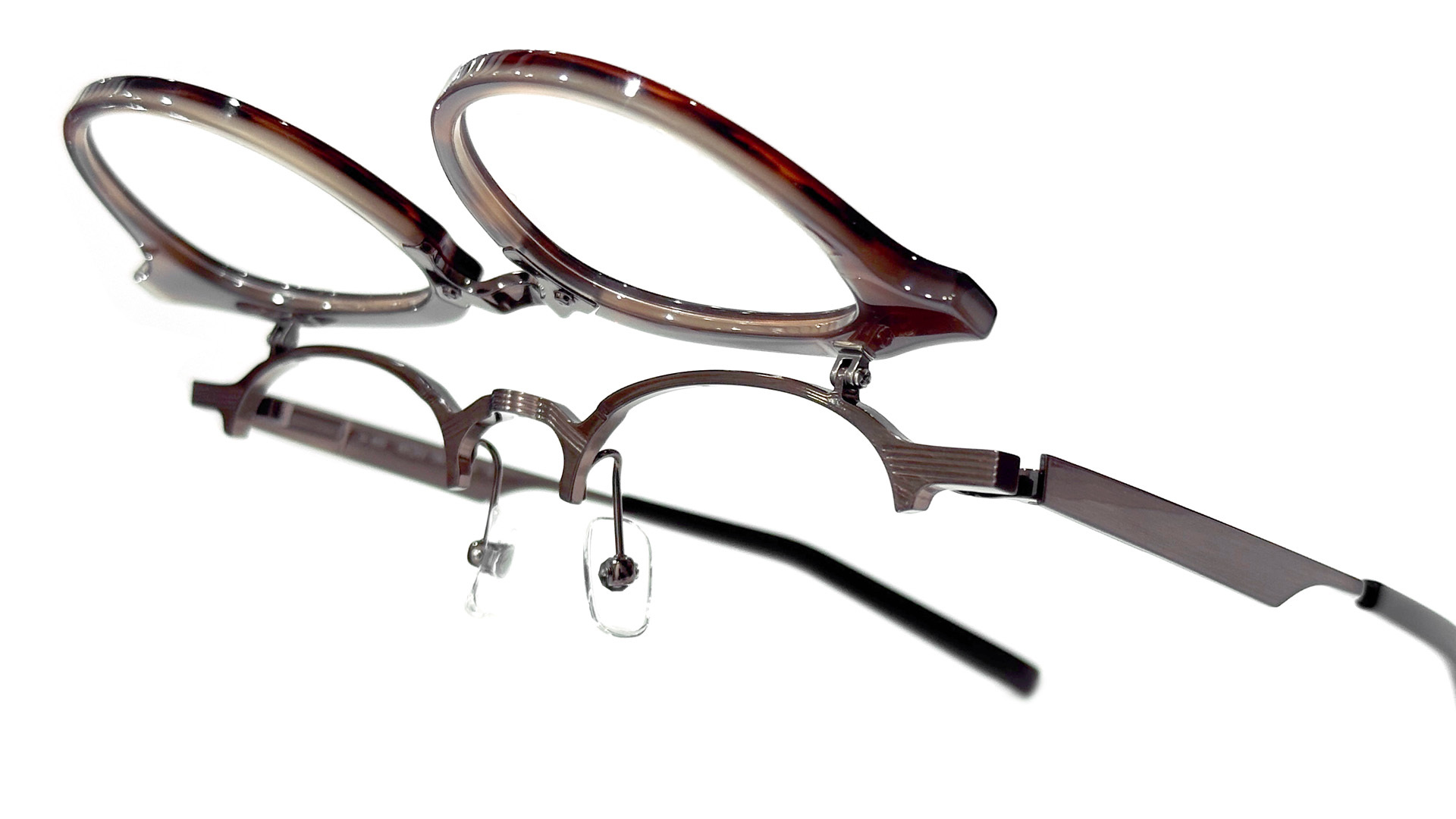 Four Nines NEW COLLECTION 2025-2026 M-400 可動域の広い跳ね上げ機構