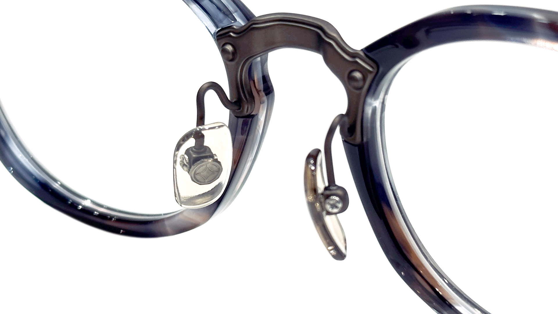 フォーナインズ 新作メガネフレーム M-154 異素材を組み合わせたフロント