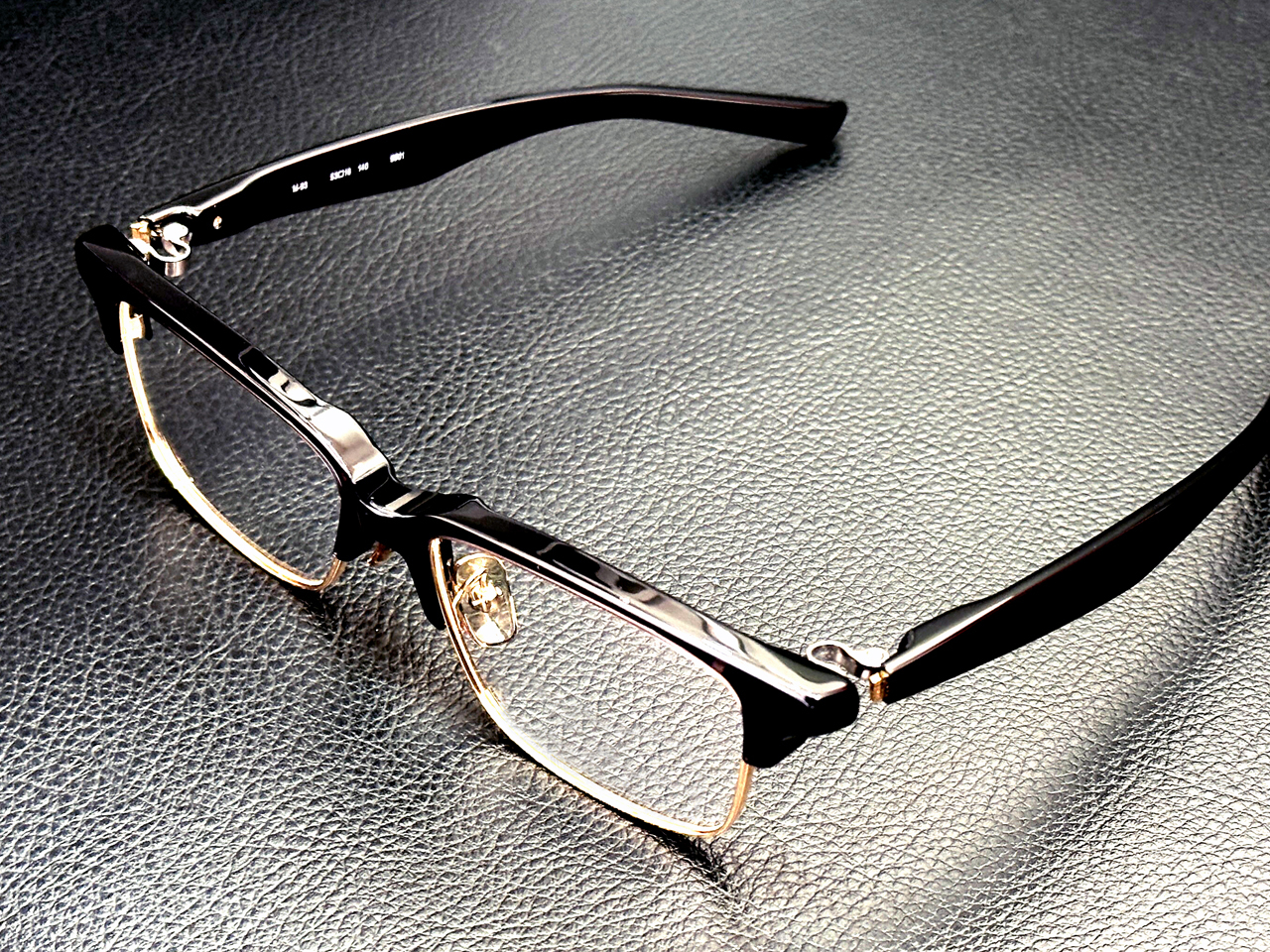 存在感と上質感の美しいサーモント眼鏡フレーム 999.9 「M-93」 | 茨城