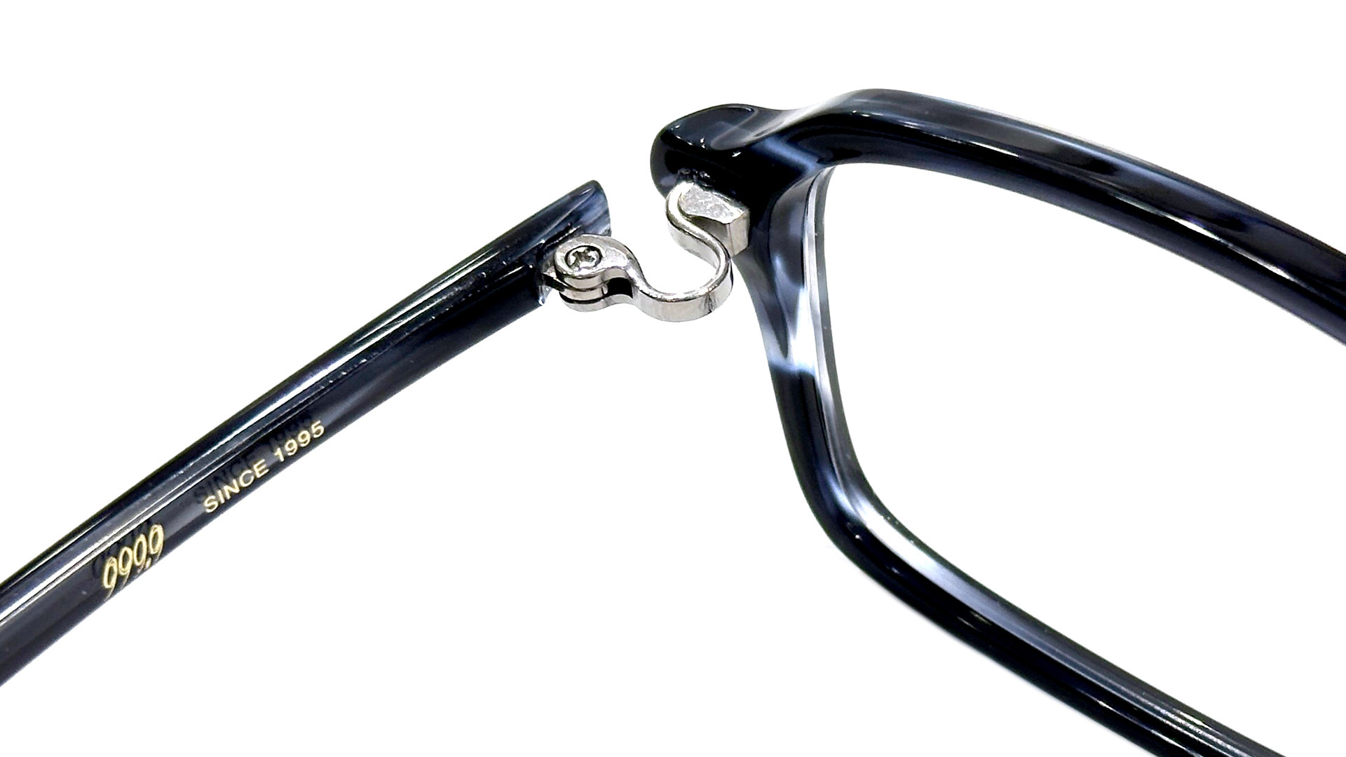 フォーナインズ NEW EYEWEAR NP-760 シャープな印象のテンプルと逆Rヒンジ